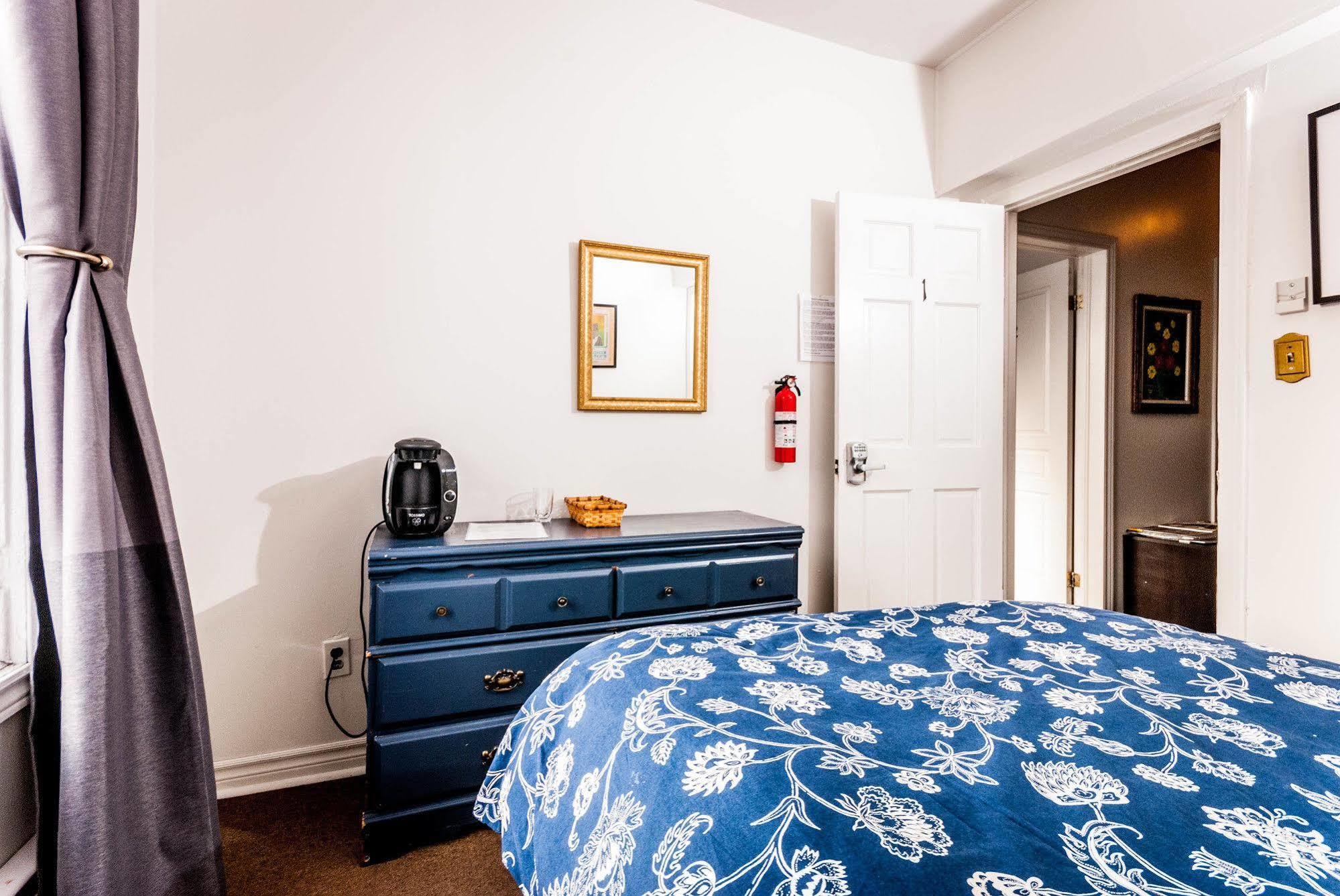 Pensione Popolo Montreal Ngoại thất bức ảnh